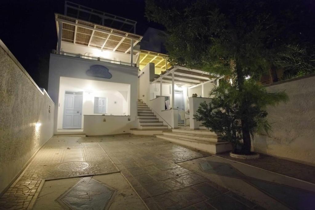 Celestial Garden Aparthotel Adamantas Exterior photo